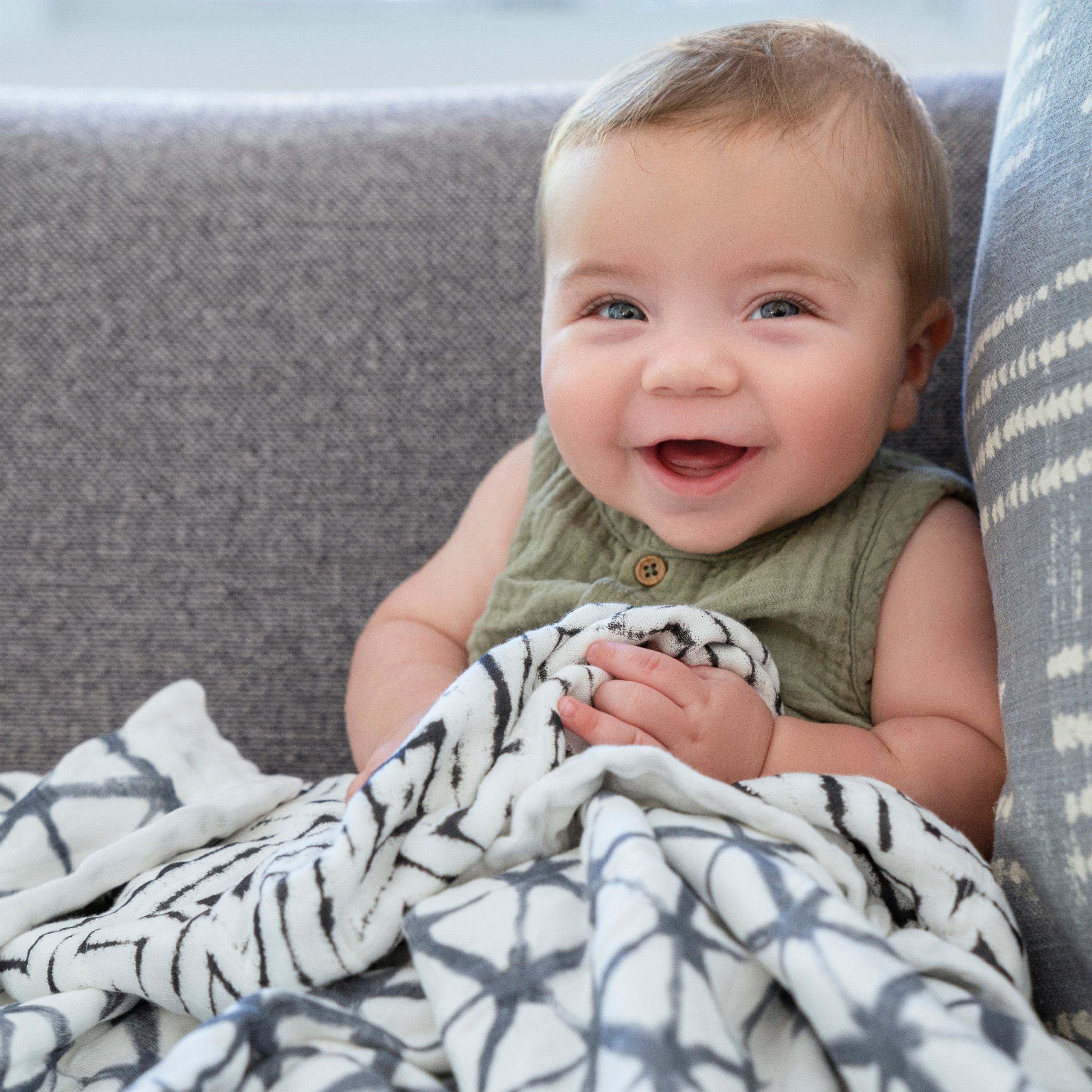 boutique silky soft swaddle blanket 3 pack - Image 2