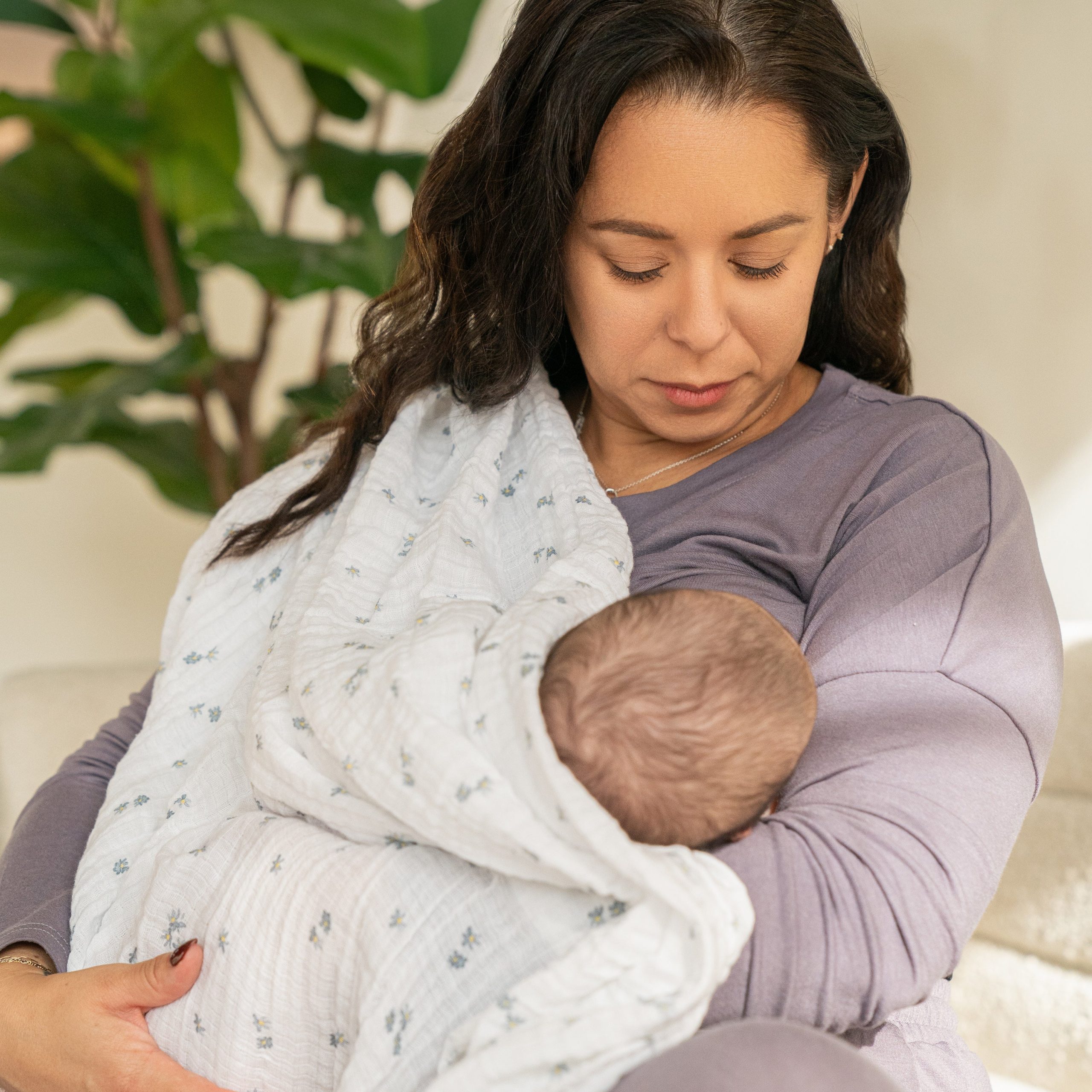 essentials cotton muslin swaddle blanket 4 pack - Image 2