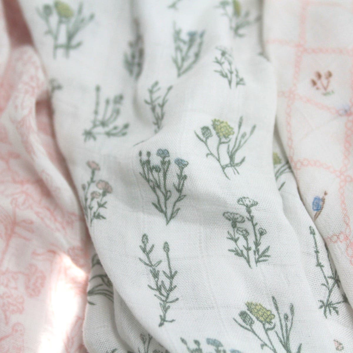 boutique silky soft swaddle blanket 3 pack - Image 3