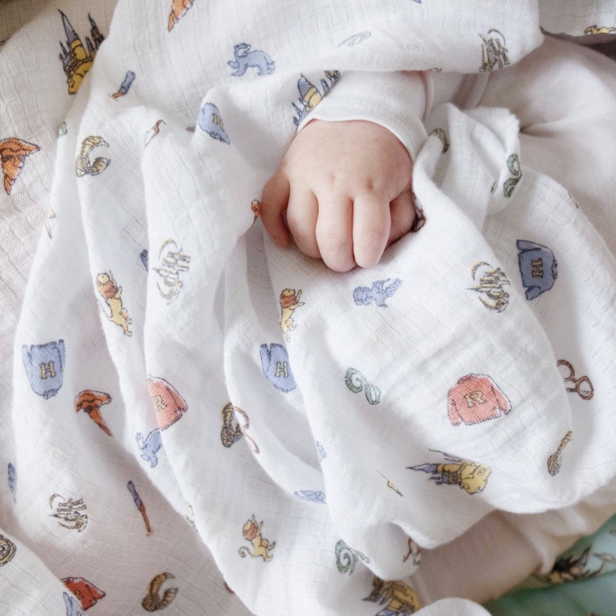 essentials cotton muslin swaddle blanket 2 pack - Image 3