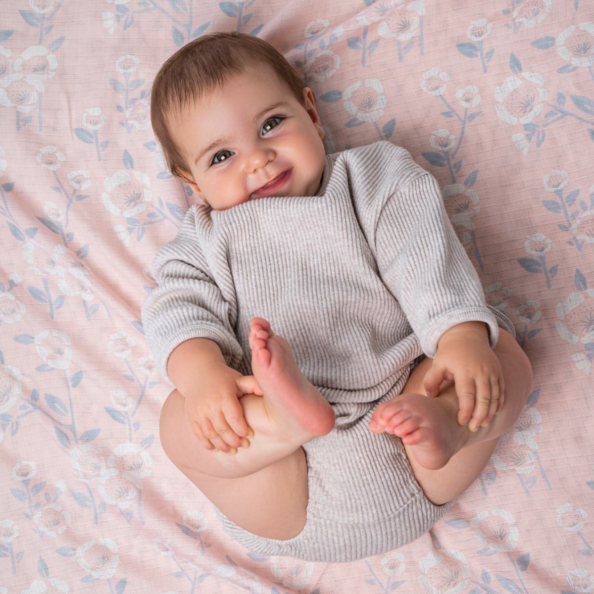 essentials silky soft swaddle blanket 2 pack - Image 2